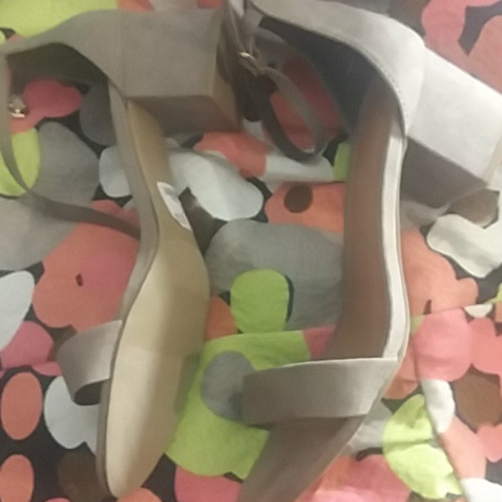 Shoes - Picture 2 of 6